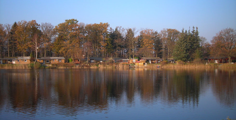 Ferienhäuser im Waldweg mit Blick auf den Strandsee